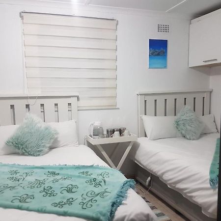 Aliwal Villa Guest Lodge エクステリア 写真