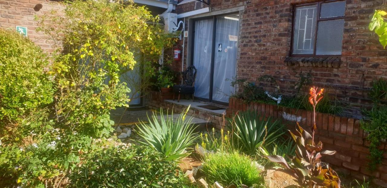 Aliwal Villa Guest Lodge エクステリア 写真