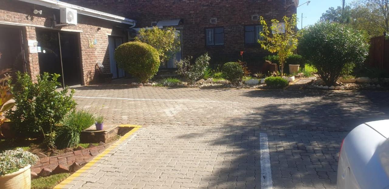 Aliwal Villa Guest Lodge エクステリア 写真