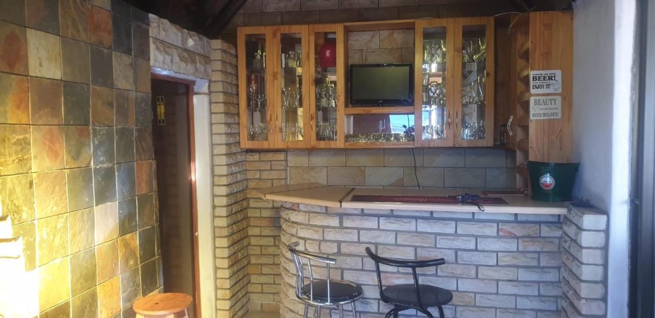 Aliwal Villa Guest Lodge エクステリア 写真