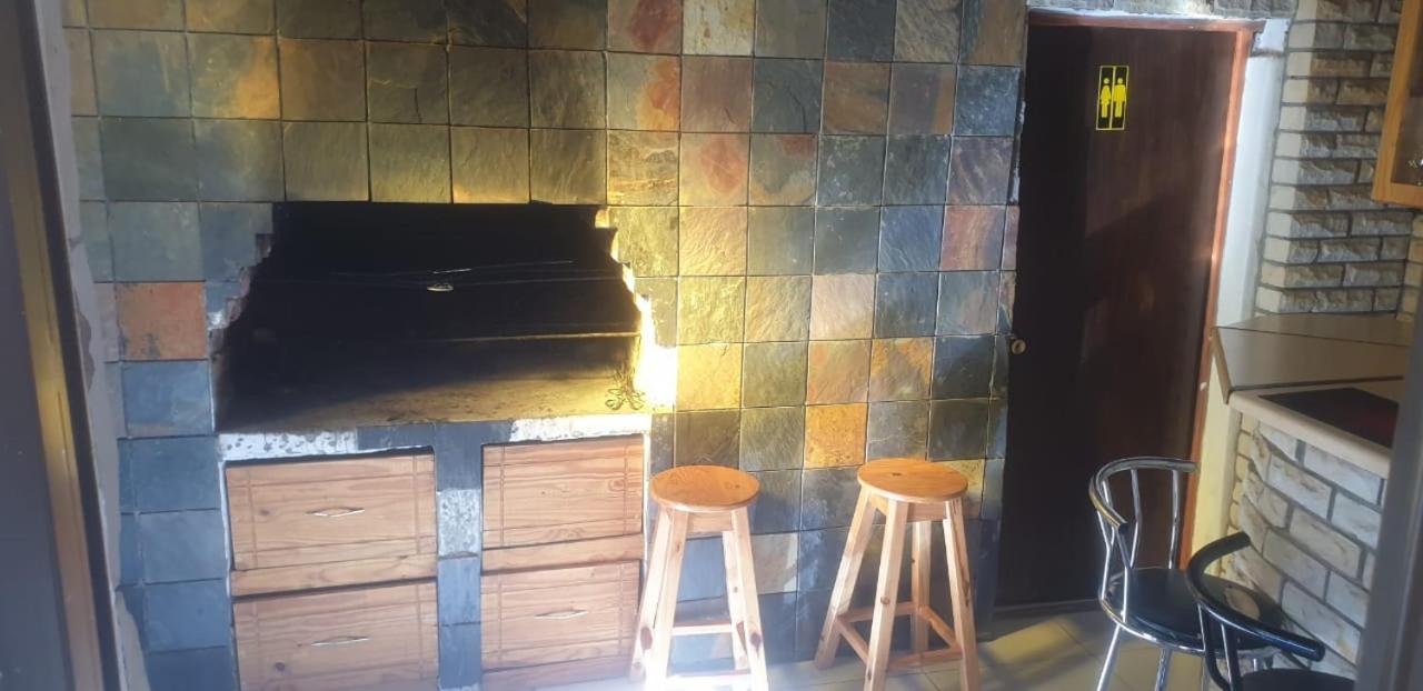 Aliwal Villa Guest Lodge エクステリア 写真