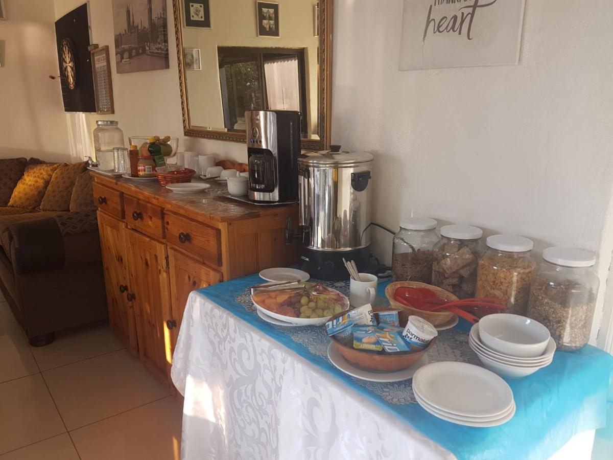 Aliwal Villa Guest Lodge エクステリア 写真