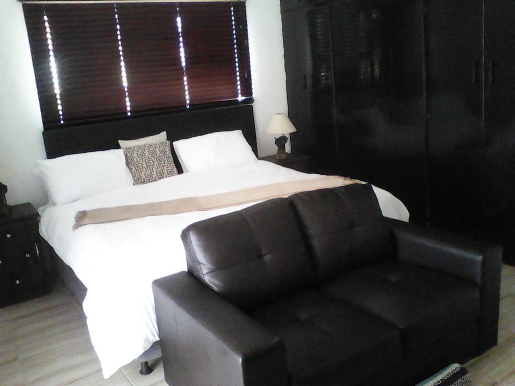 Aliwal Villa Guest Lodge エクステリア 写真