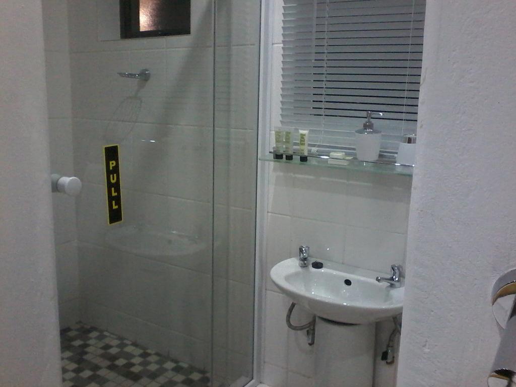 Aliwal Villa Guest Lodge エクステリア 写真