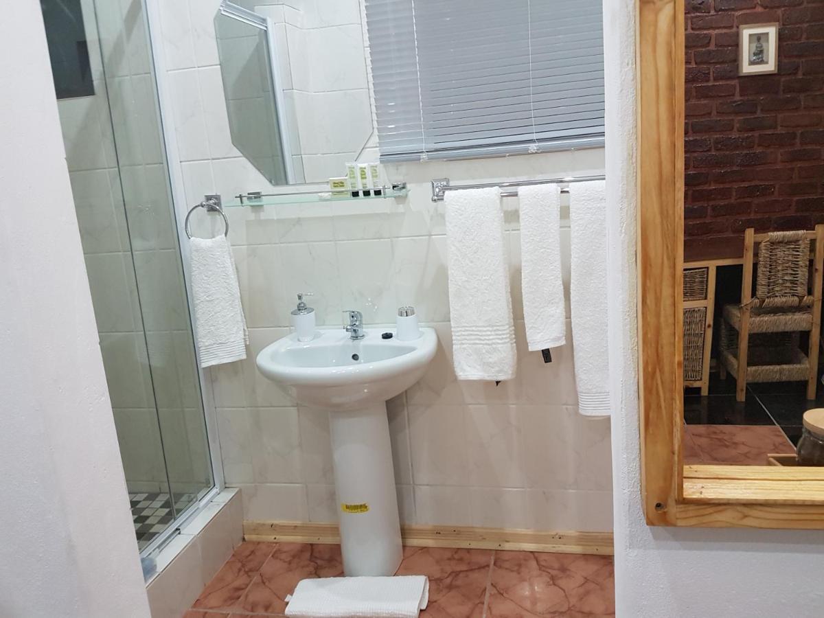 Aliwal Villa Guest Lodge エクステリア 写真