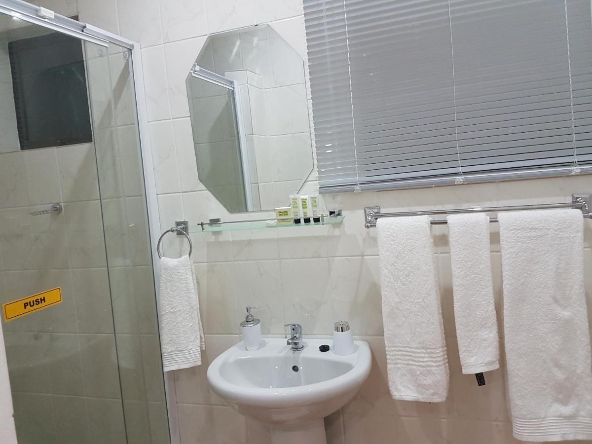 Aliwal Villa Guest Lodge エクステリア 写真