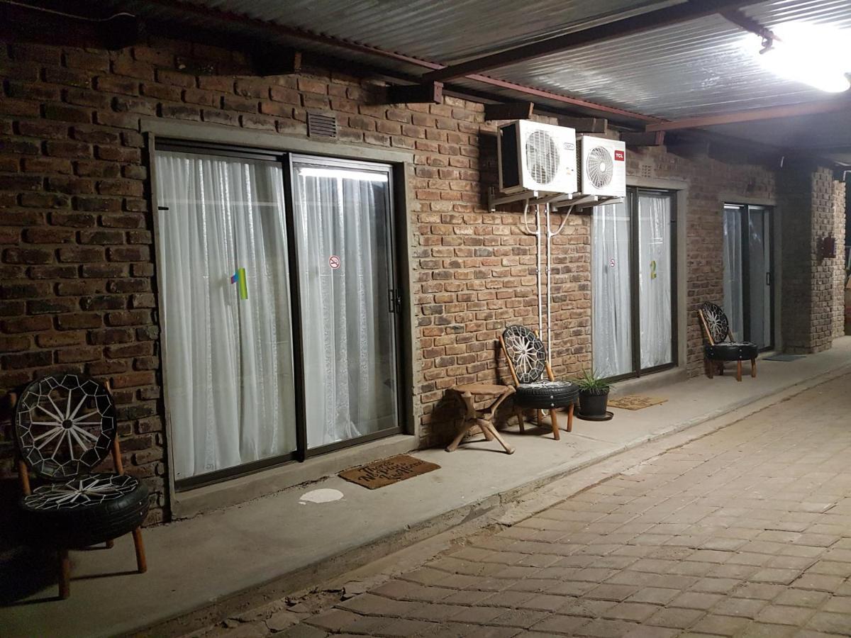 Aliwal Villa Guest Lodge エクステリア 写真